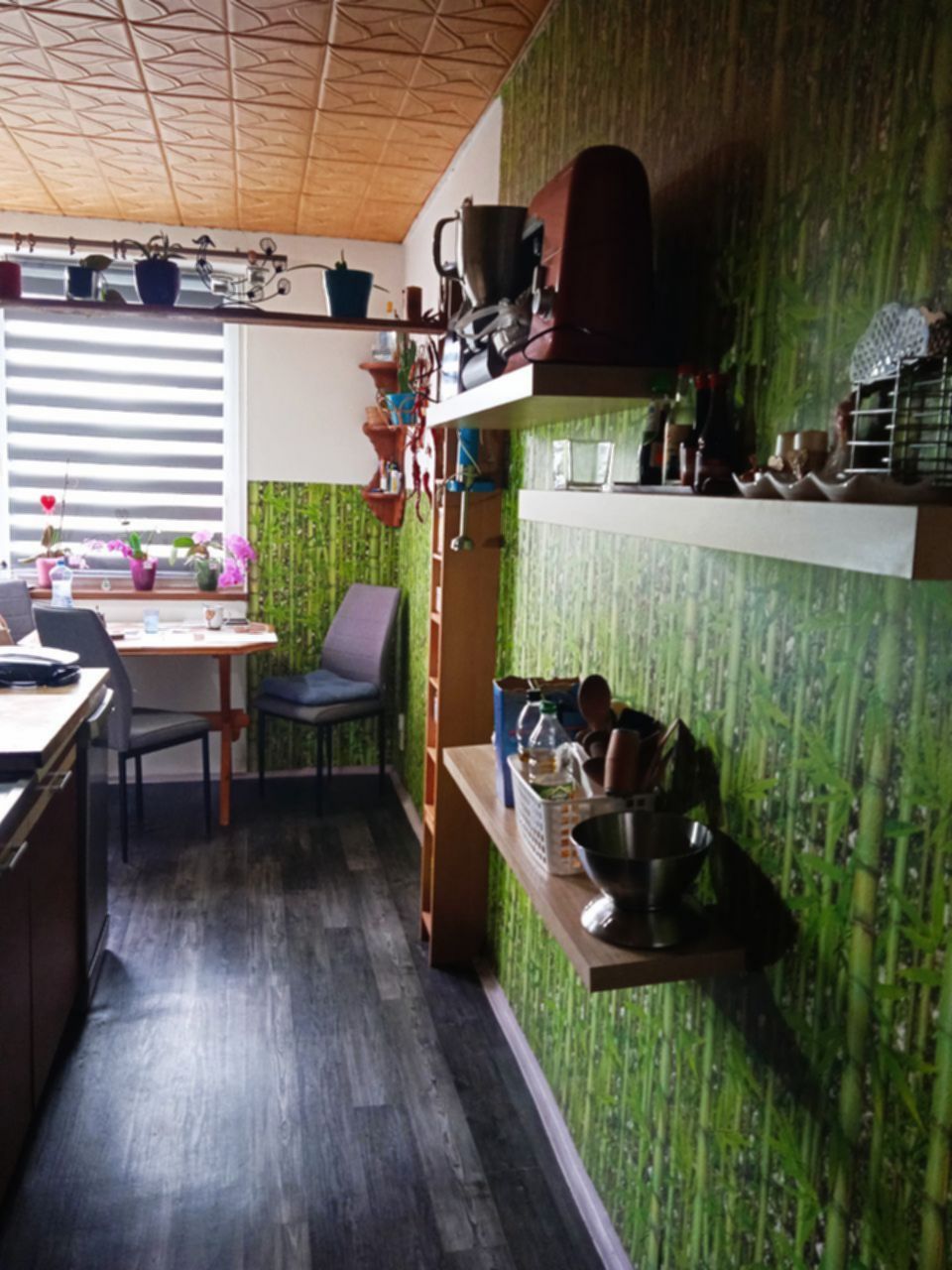 V zastoupení majitele nabízíme ke koupi velmi pěkný a udržovaný byt o dispozici 2+1 a celkové výměře 49 m², situovaný v klidné části Šumperka, v panelovém domě s dobrou občanskou vybaveností.
